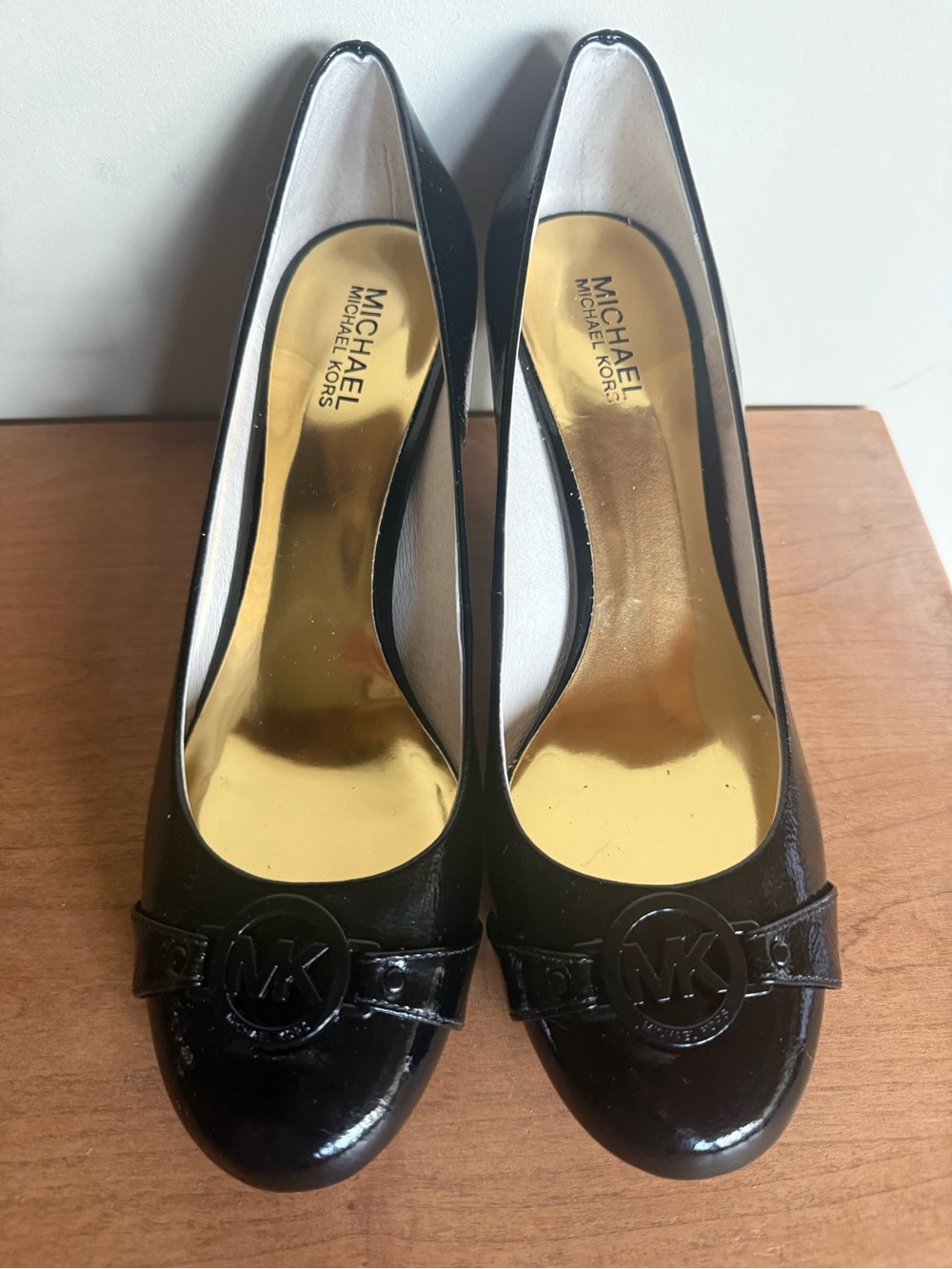 Michael Kors Black Patent Leather MK Logo Medallion Pumps Heels